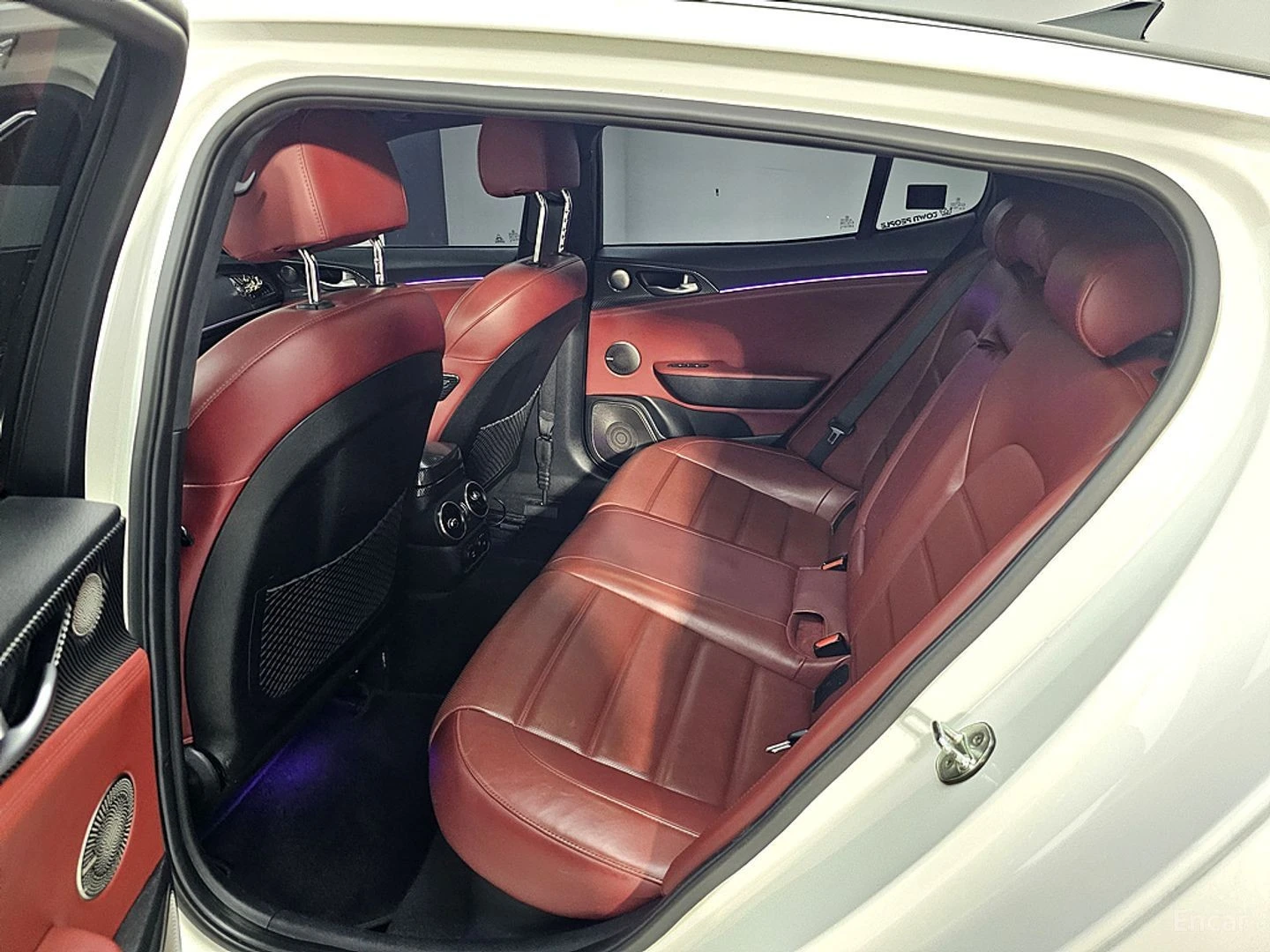 Kia Stinger * 3.3 TURBO* AWD* KEYLESS* Camera* ПОДГРЕВ* , снимка 9 - Автомобили и джипове - 55656675