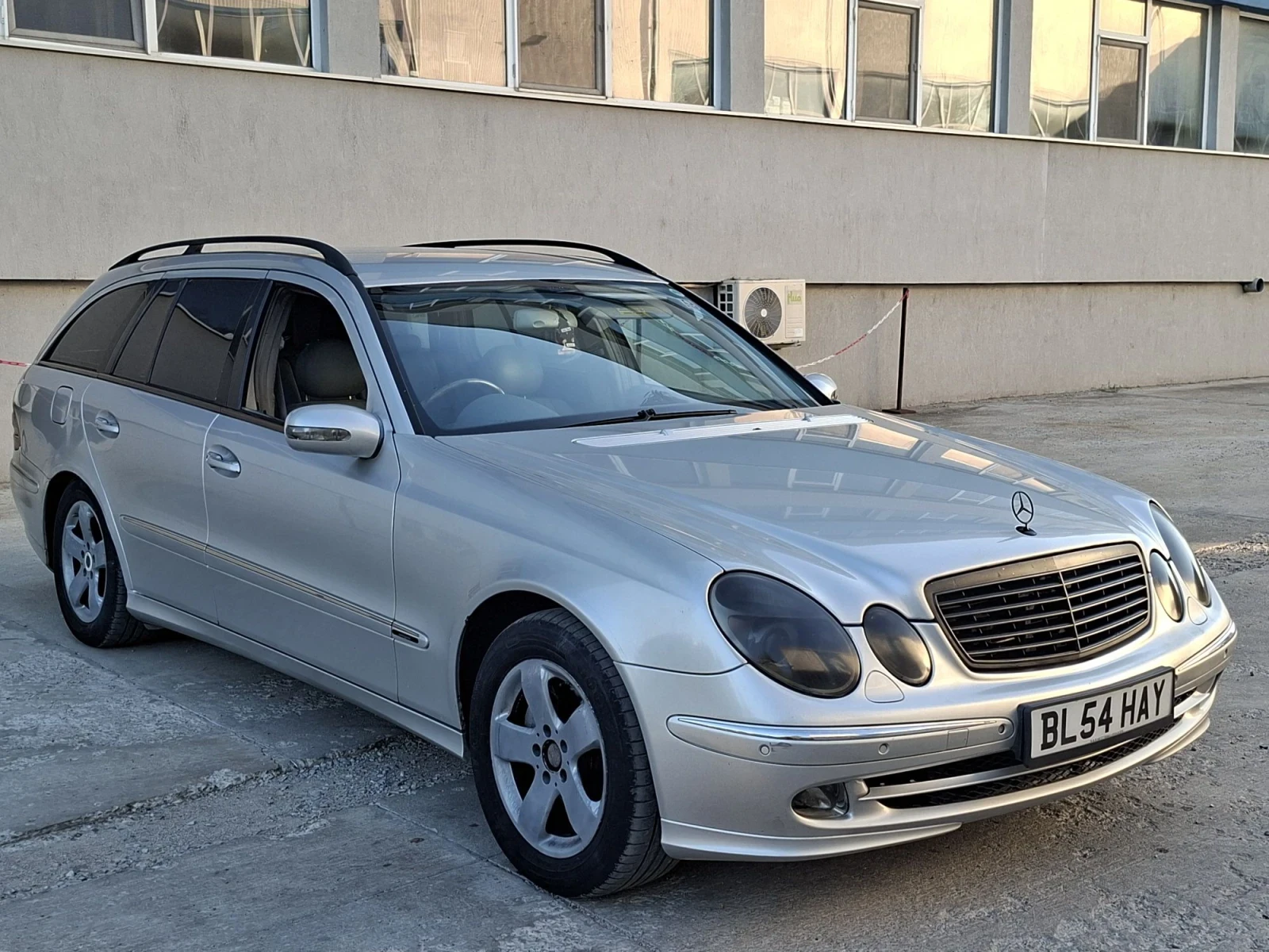 Mercedes-Benz E 320 7-местен, снимка 2 - Автомобили и джипове - 56135870