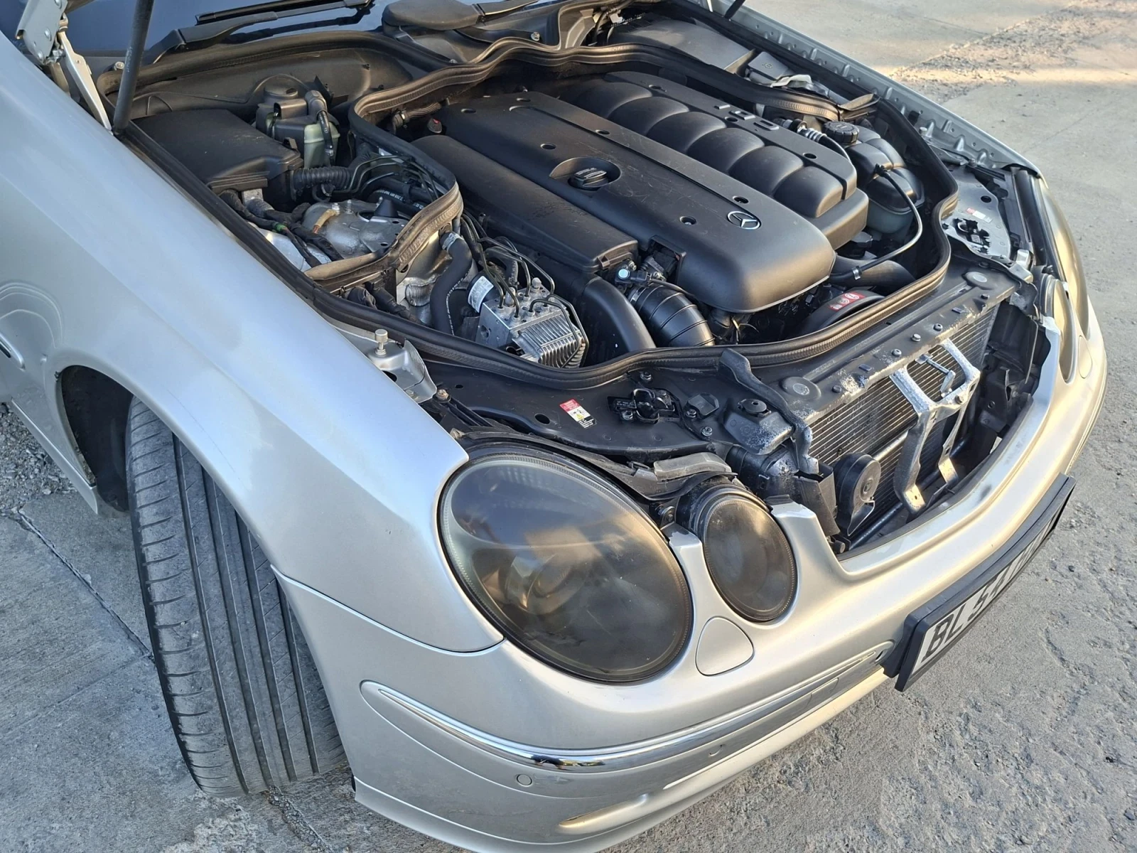 Mercedes-Benz E 320 7-местен, снимка 12 - Автомобили и джипове - 56135870