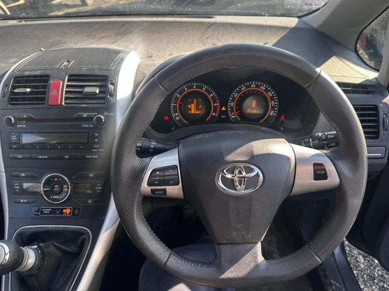 Toyota Auris  1.6 Valvematic 132 кс , снимка 11 - Автомобили и джипове - 52557316