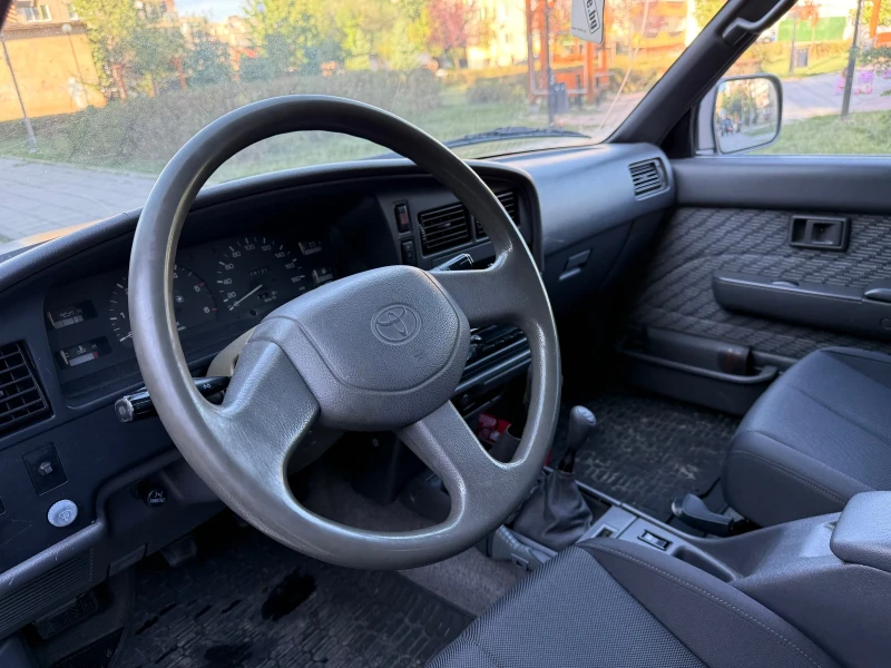 Toyota 4runner 2.4 tdi 90ps КЛИМА+ ИТАЛИЯ+ РЕСТАВРИРАНА, снимка 11 - Автомобили и джипове - 52160535