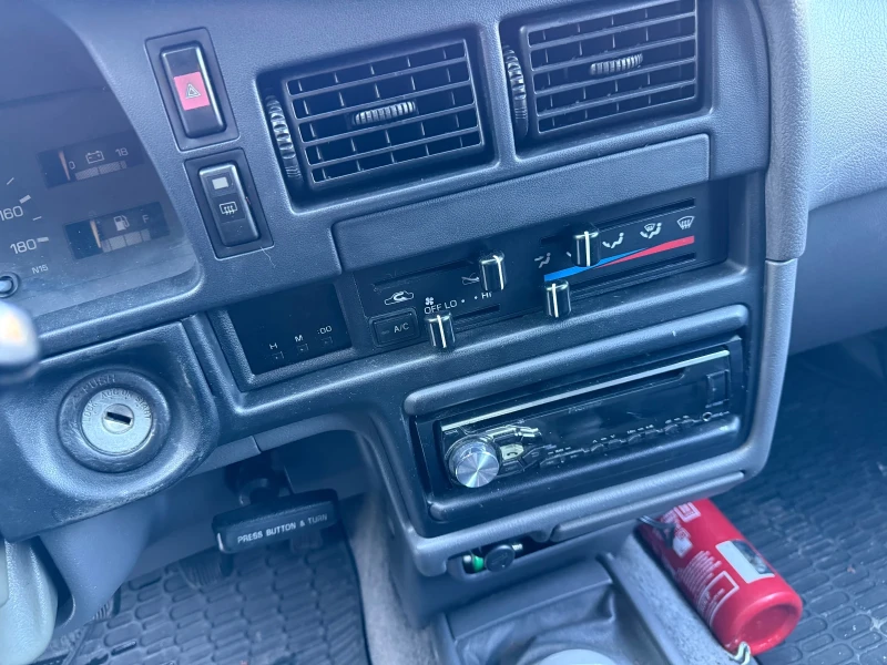 Toyota 4runner 2.4 tdi 90ps КЛИМА+ ИТАЛИЯ+ РЕСТАВРИРАНА, снимка 13 - Автомобили и джипове - 52160535