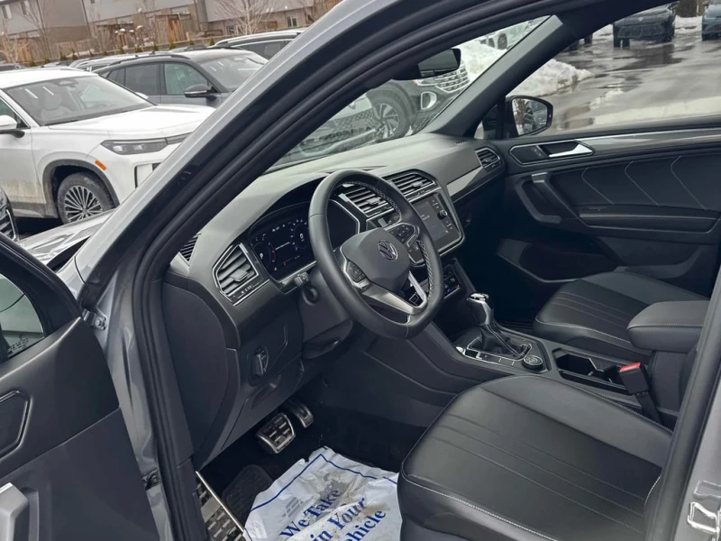 VW Tiguan * Comfortline R Line Black Edition * CARFAX * БЕЗ , снимка 5 - Автомобили и джипове - 52951898