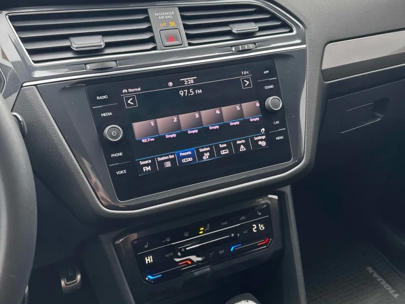 VW Tiguan * Comfortline R Line Black Edition * CARFAX * БЕЗ , снимка 9 - Автомобили и джипове - 52951898