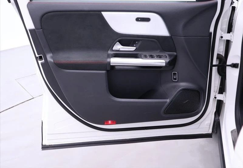 Mercedes-Benz EQA 250 AMG-Line - изображение 6