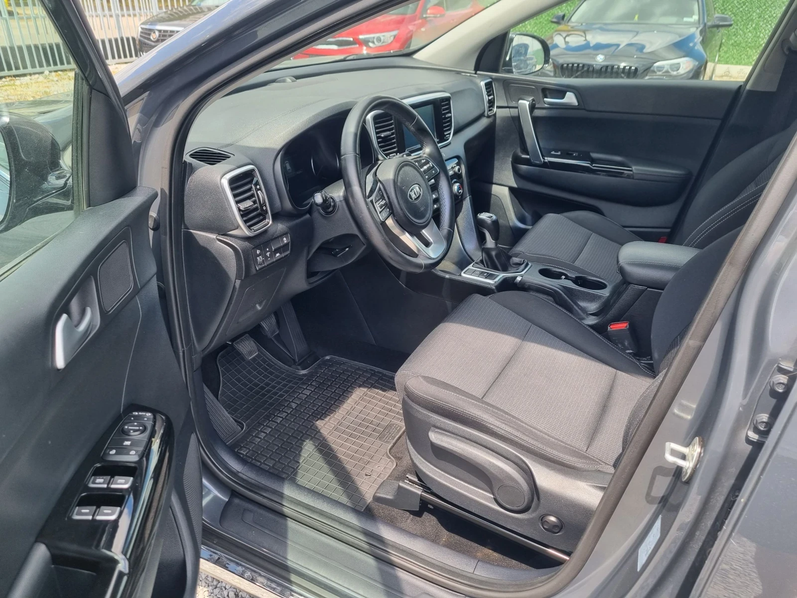 Kia Sportage 1.6 LPG * Keyless-Go* Navi* Сервизна история*  - изображение 6