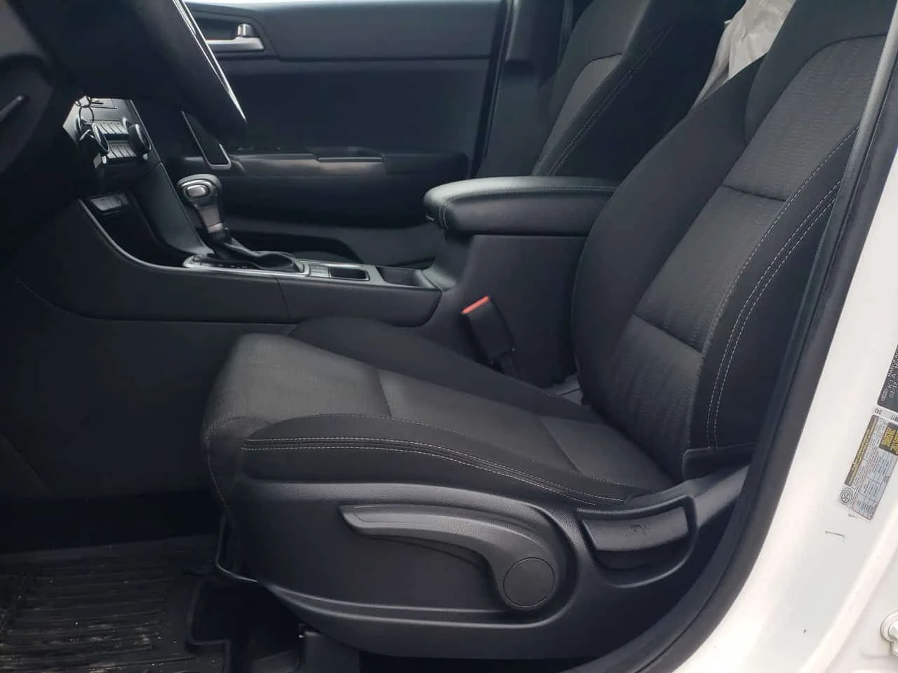 Kia Sportage * LX * ПОДГРЕВ* KEYLESS* PANO* , снимка 5 - Автомобили и джипове - 54008460