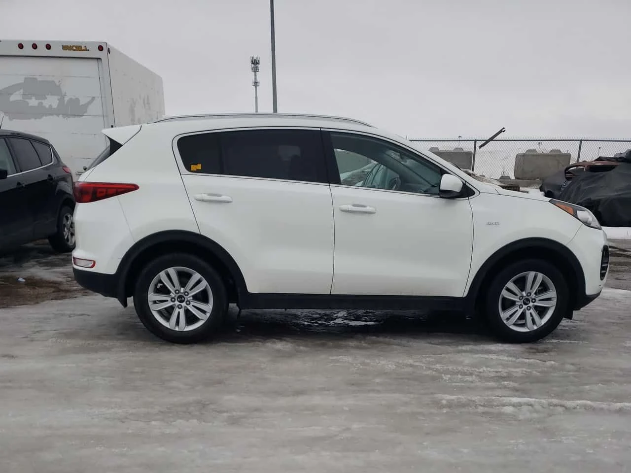 Kia Sportage * LX * ПОДГРЕВ* KEYLESS* PANO* , снимка 3 - Автомобили и джипове - 54008460