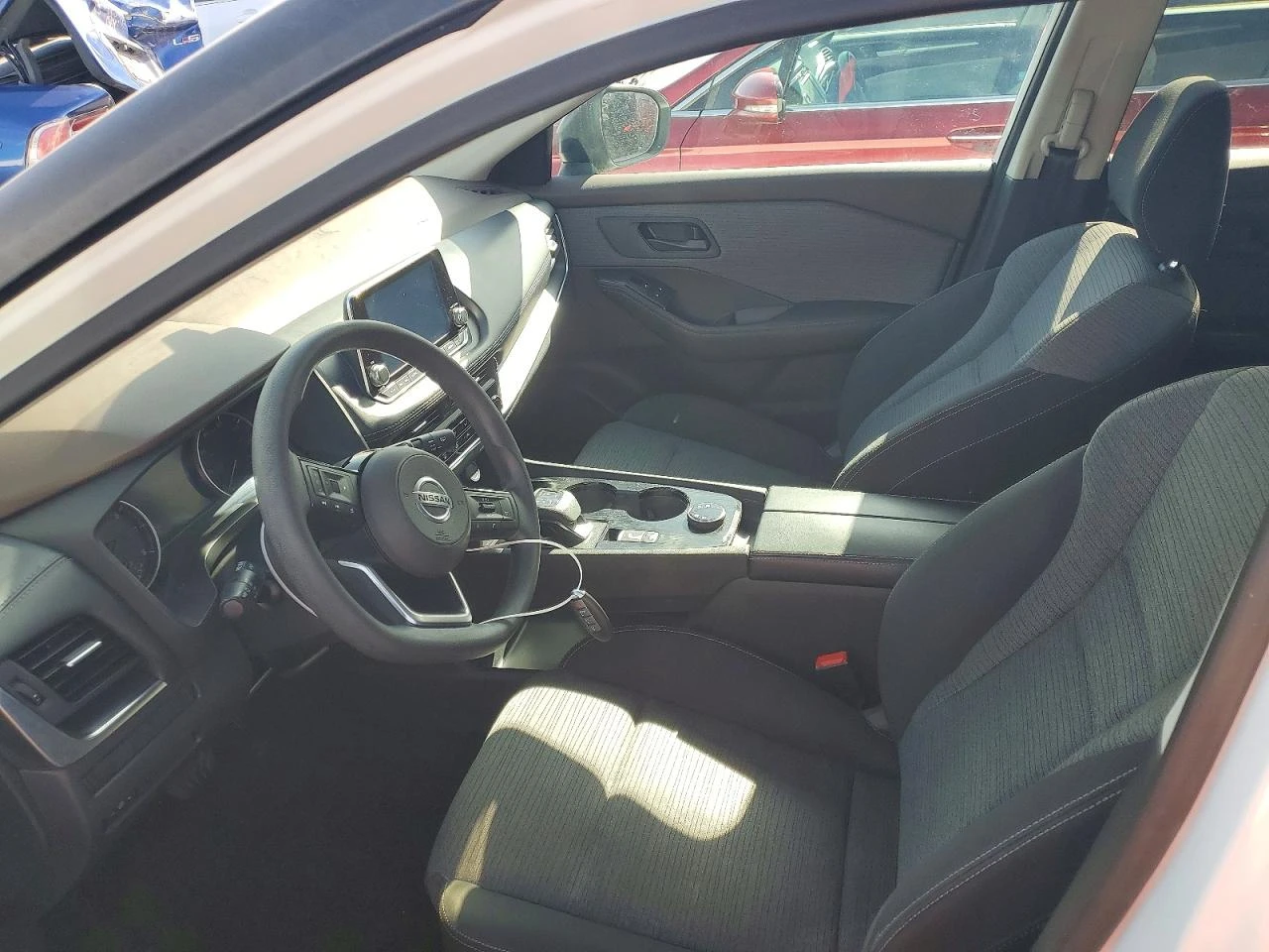 Nissan Rogue 2.5l S, снимка 7 - Автомобили и джипове - 54384815
