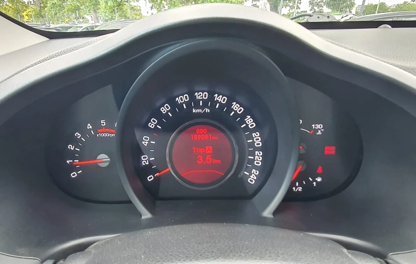 Kia Sportage 1.7 CRDI 2WD кожа, ксенон, снимка 12 - Автомобили и джипове - 54964948
