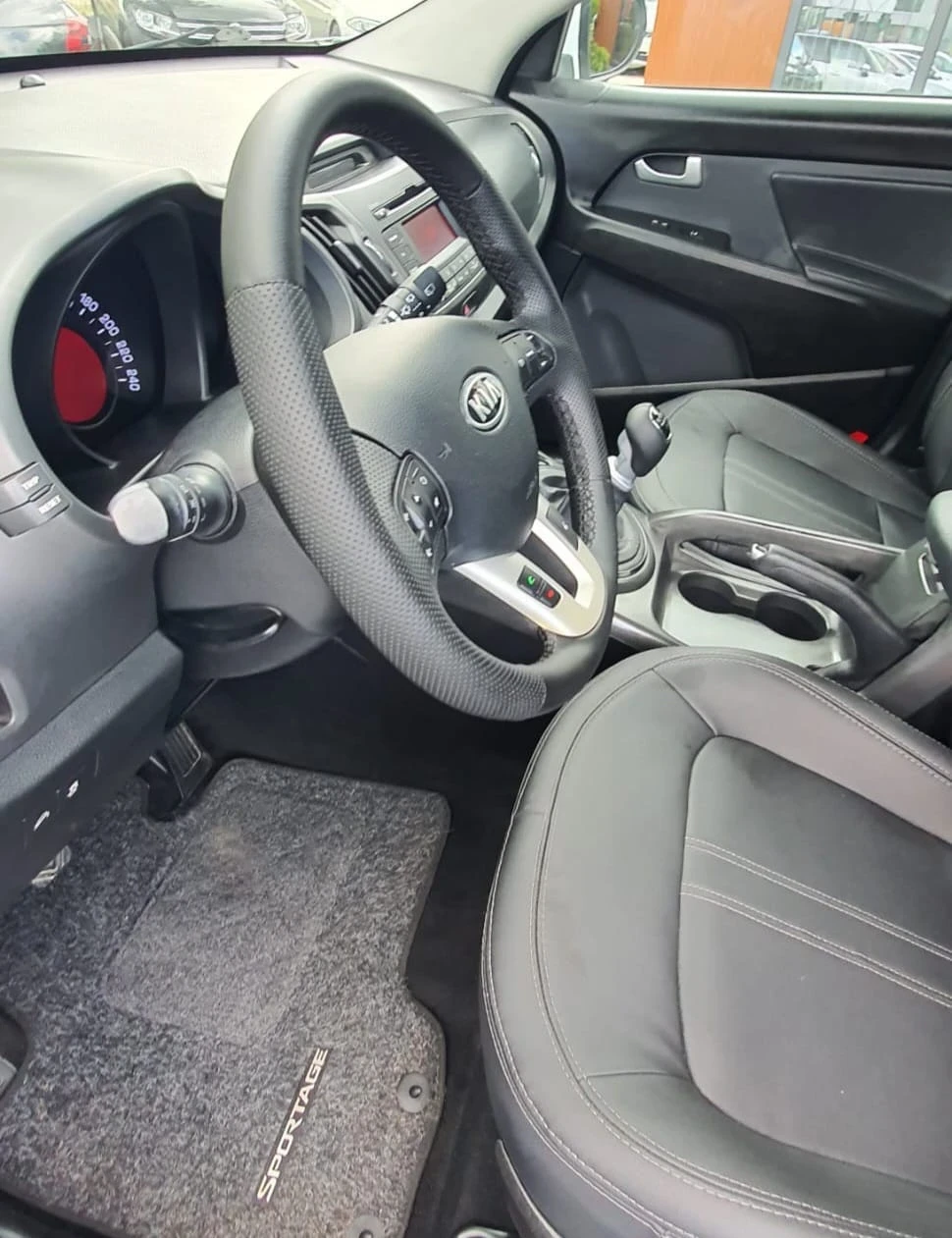 Kia Sportage 1.7 CRDI 2WD кожа, ксенон, снимка 11 - Автомобили и джипове - 54964948
