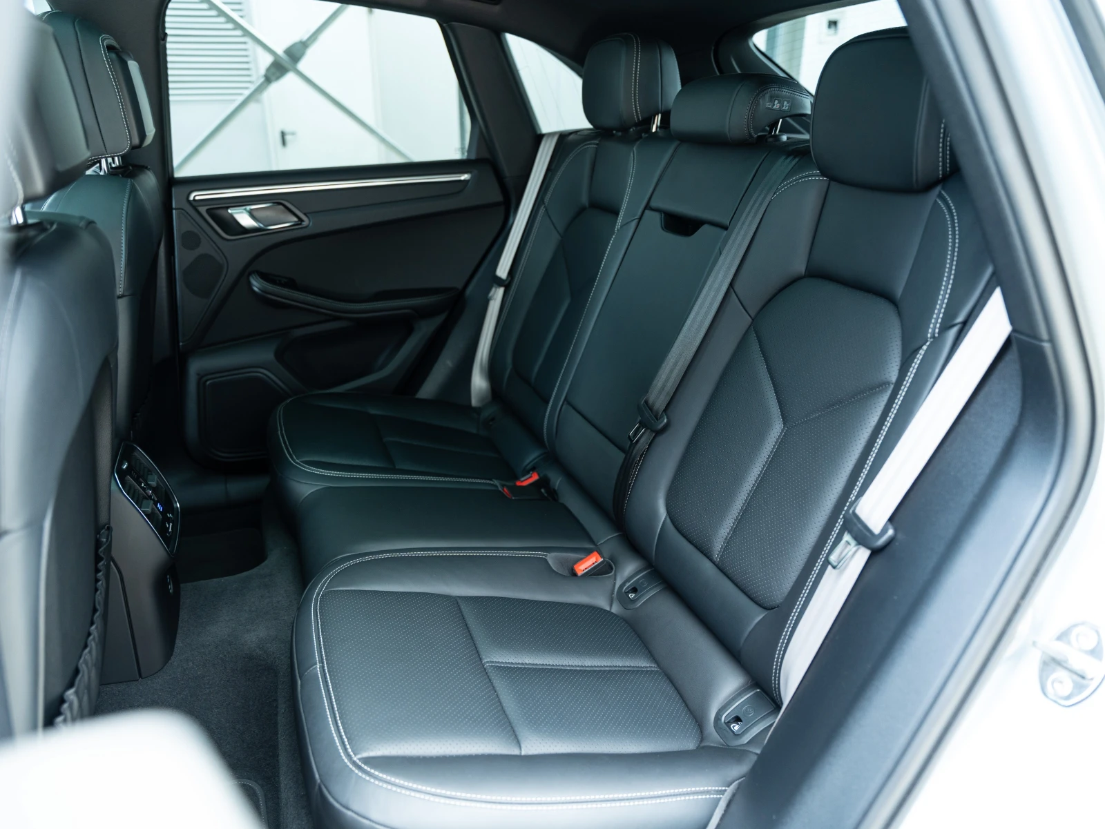 Porsche Macan T, снимка 15 - Автомобили и джипове - 55199048