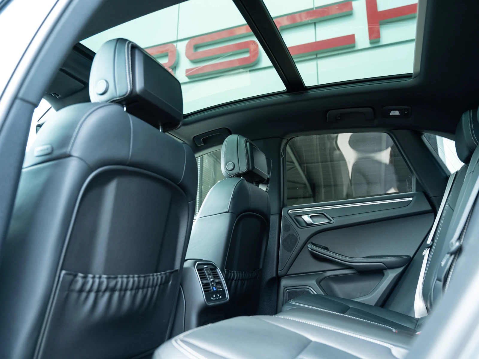 Porsche Macan T, снимка 16 - Автомобили и джипове - 55199048