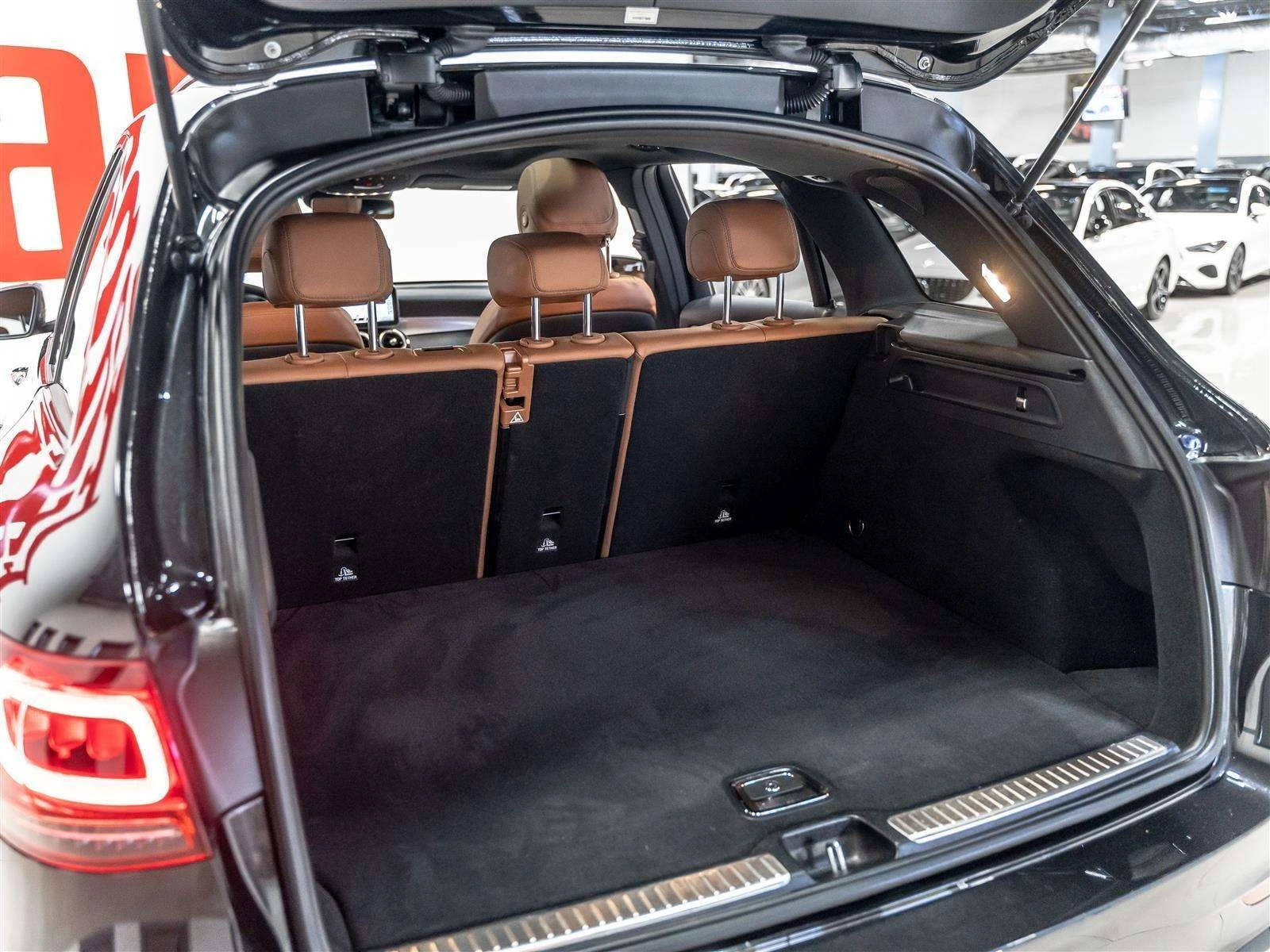 Mercedes-Benz GLC 300 * 4MATIC * CARFAX * ОПЦИЯ ЗА ФИНАНСИРАНЕ * , снимка 13 - Автомобили и джипове - 56084238