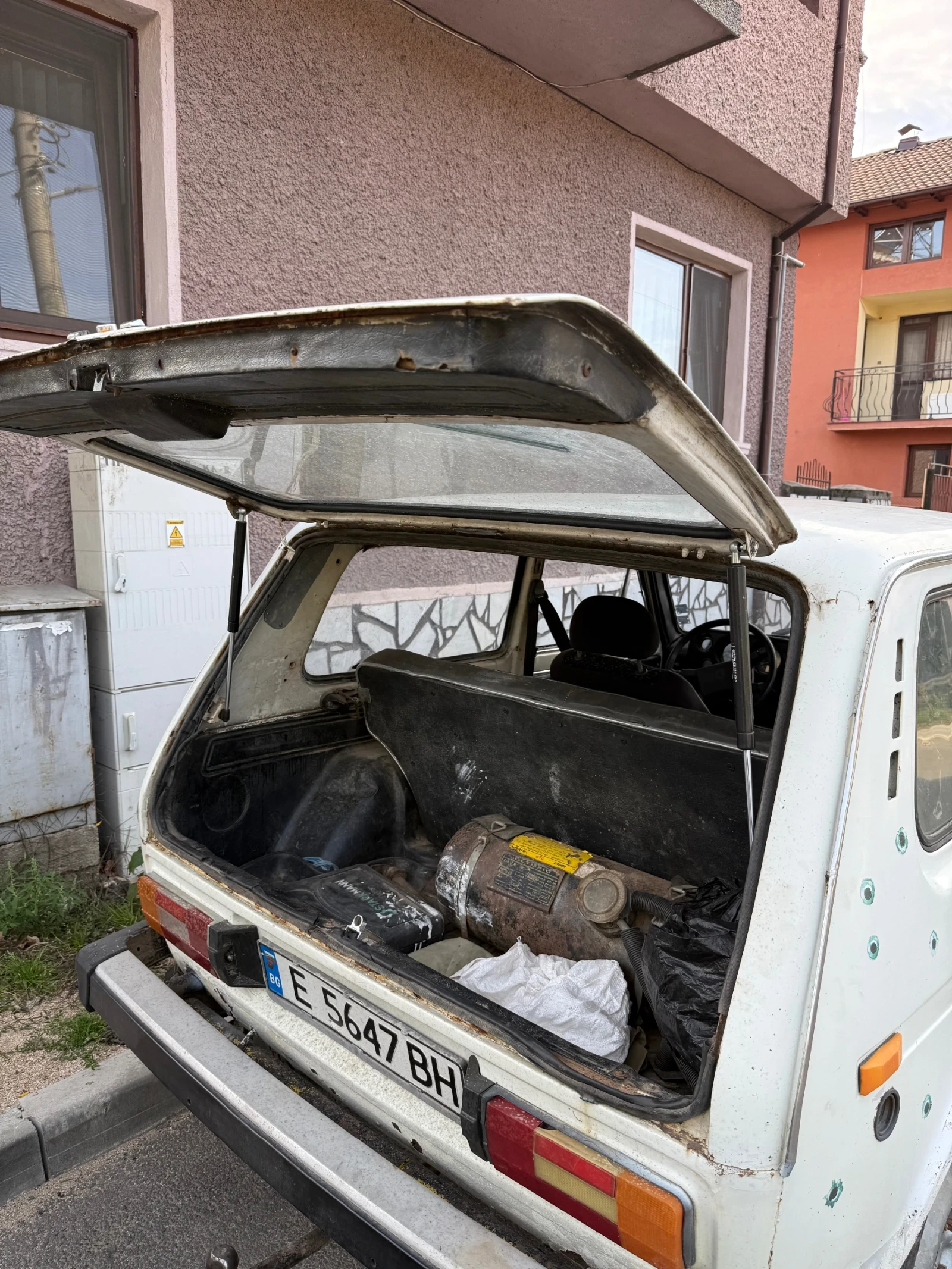 Lada Niva, снимка 7 - Автомобили и джипове - 56397302