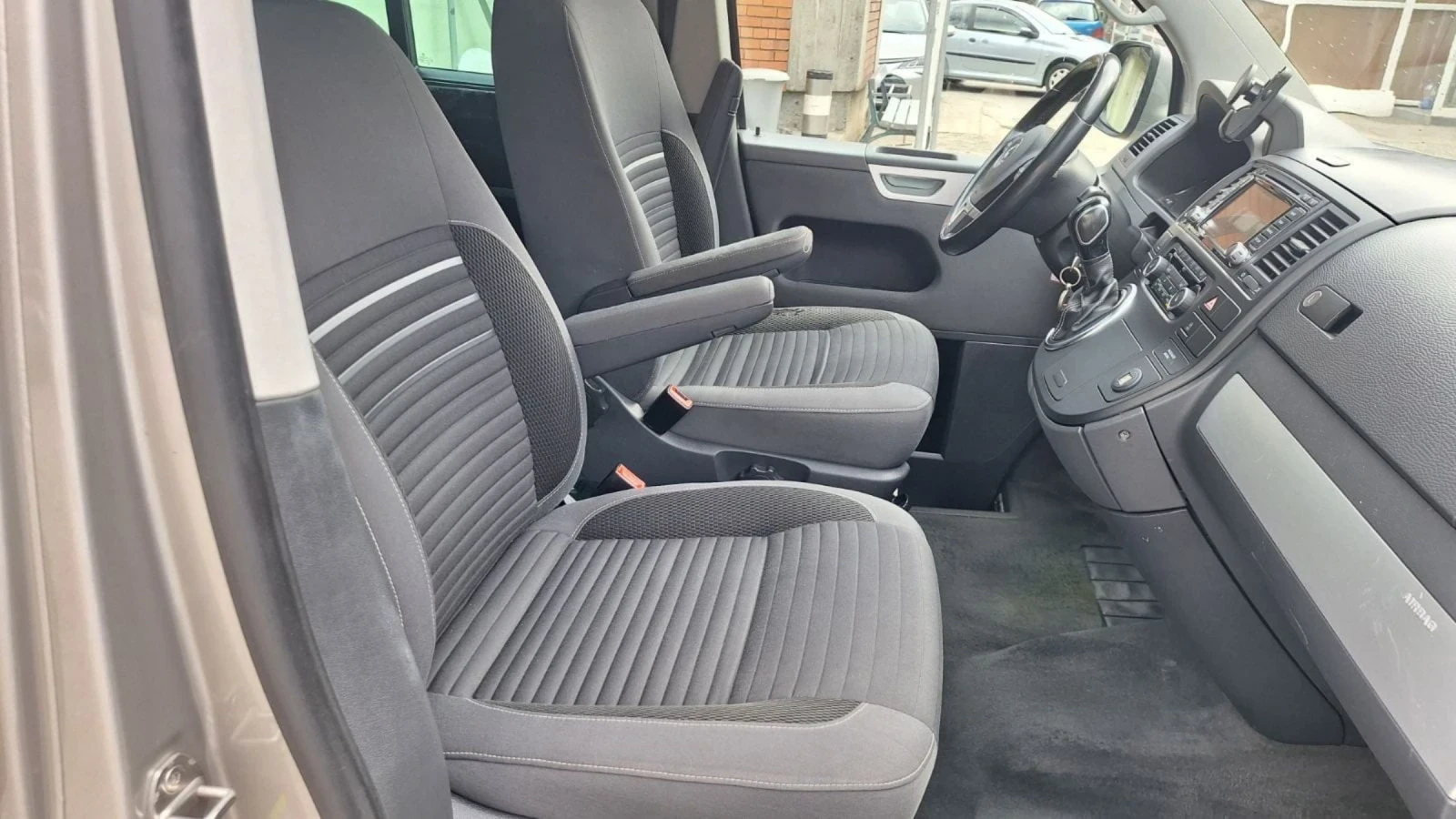 VW T5 2.0/180кс/4х4/Автома/Нави/Камера/7 Места /DSG-BMT - изображение 9