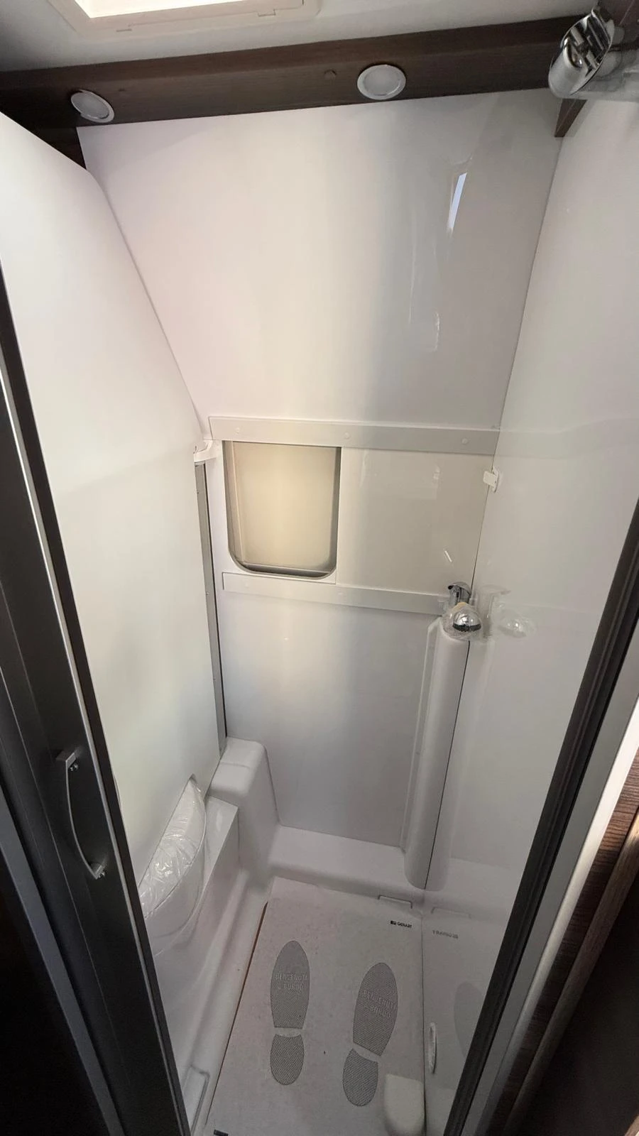 Кемпер Laika Ecovip 645, снимка 11 - Каравани и кемпери - 56309178