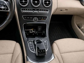 Mercedes-Benz C 300 CARFAX/Дигитален КМ./Кожа/Нави/Подгрев/Панорама, снимка 13