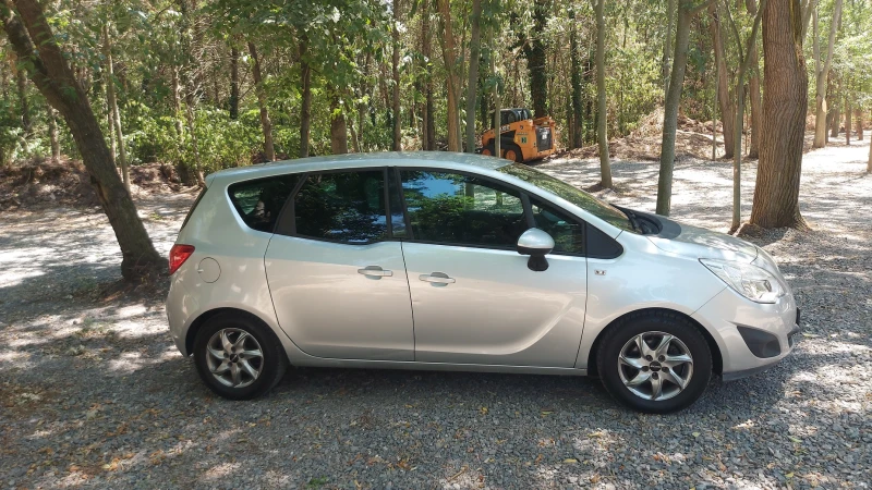 Opel Meriva, снимка 4 - Автомобили и джипове - 46637633