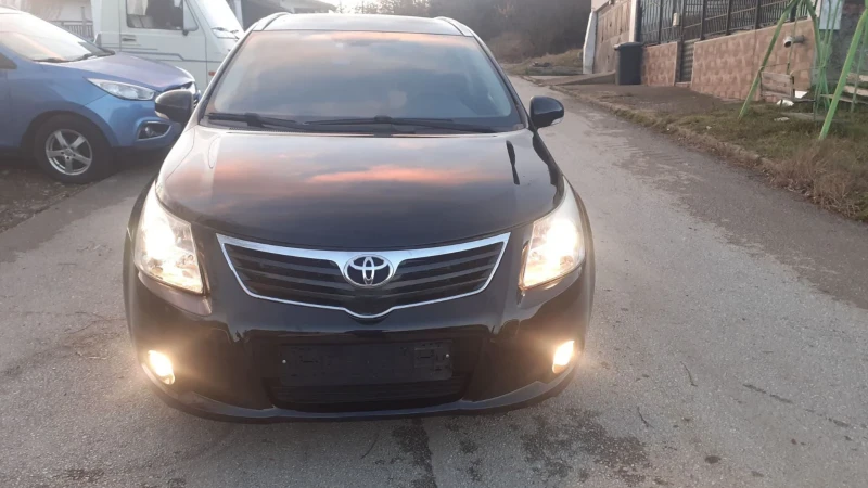 Toyota Avensis 2.0 D4D klimatronik 126k.c., снимка 1 - Автомобили и джипове - 48089046