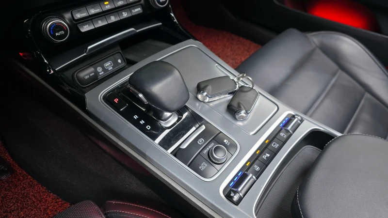 Kia Stinger 3.3T 2WD GT autogeorge.com, снимка 8 - Автомобили и джипове - 52133915