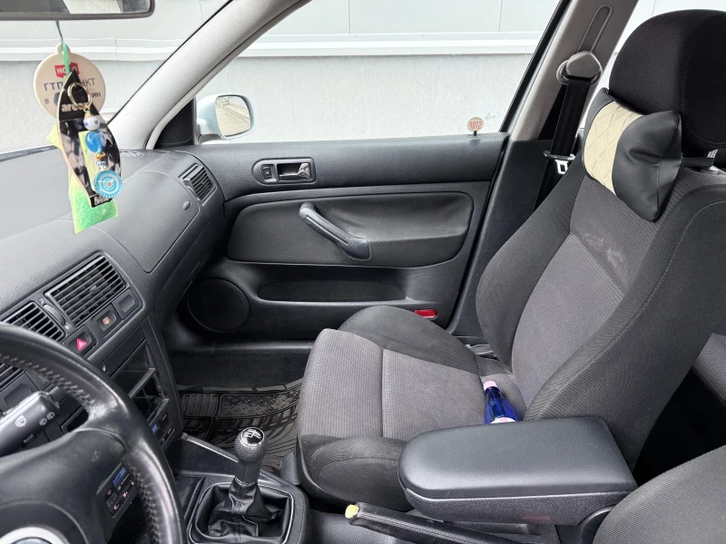 VW Golf 1.6 бензин , снимка 8 - Автомобили и джипове - 52158734