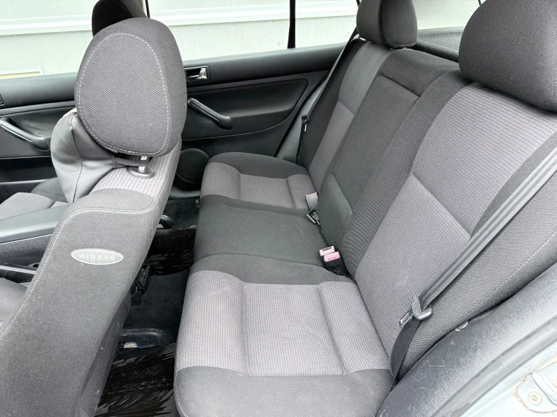 VW Golf 1.6 бензин , снимка 9 - Автомобили и джипове - 52158734