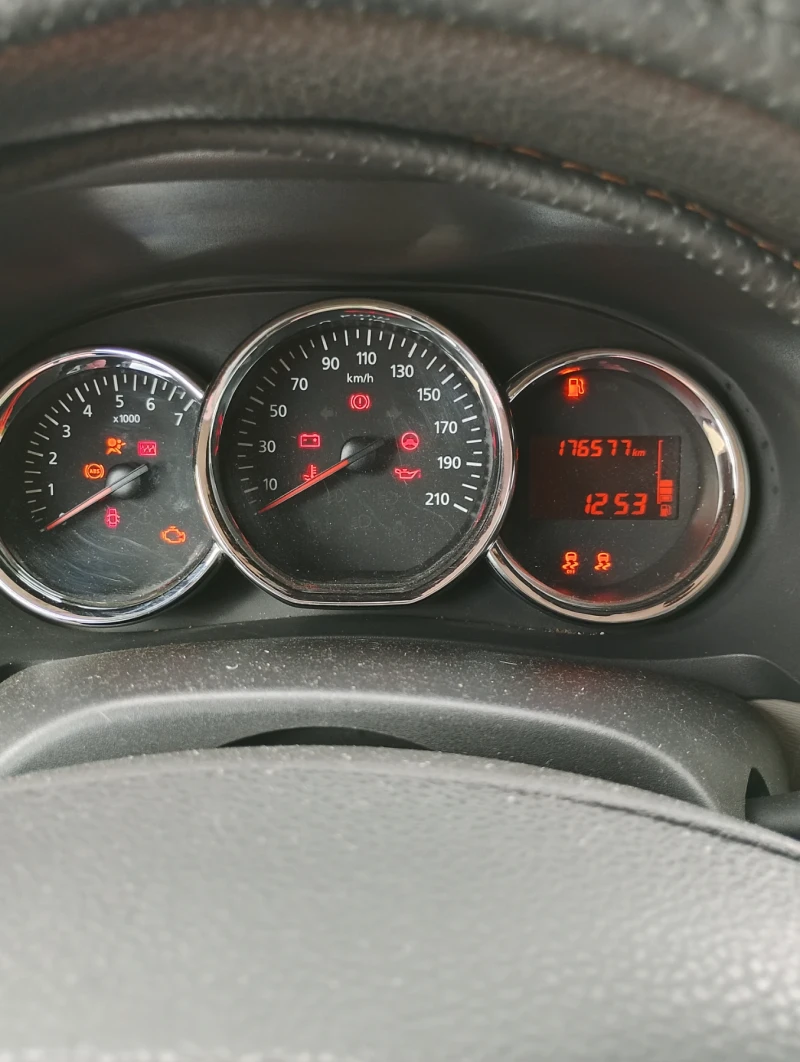 Dacia Lodgy 1.5 DCI - BOSH, снимка 10 - Автомобили и джипове - 52312075