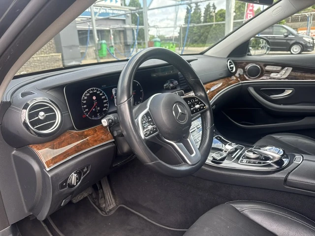 Mercedes-Benz E 220 Executive, снимка 11 - Автомобили и джипове - 55228470