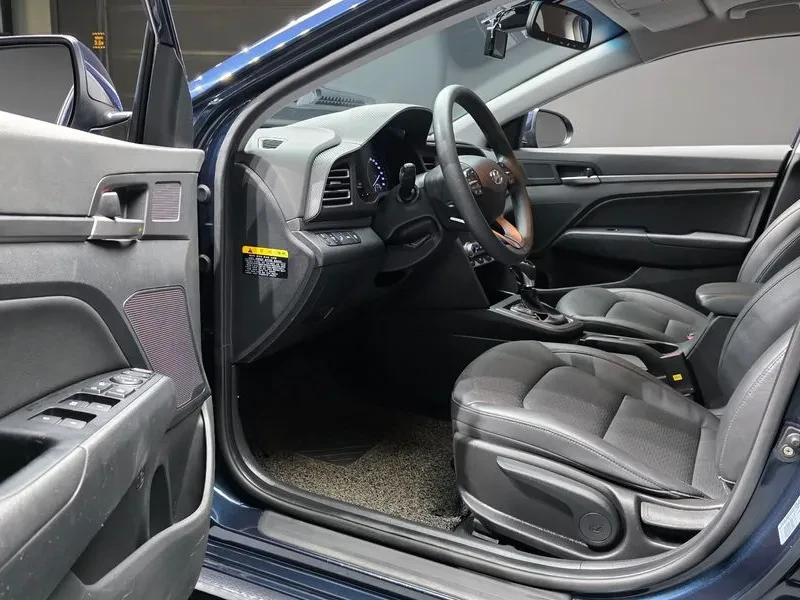 Hyundai Elantra 1.6 Smart Choice, снимка 10 - Автомобили и джипове - 56719478