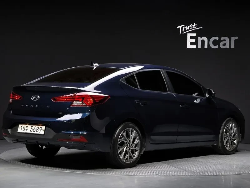Hyundai Elantra 1.6 Smart Choice, снимка 2 - Автомобили и джипове - 56719478