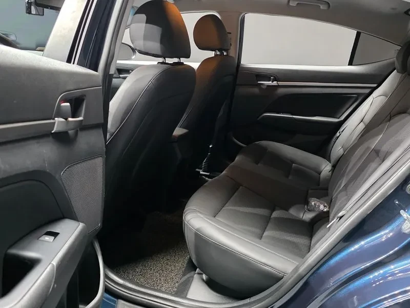 Hyundai Elantra 1.6 Smart Choice, снимка 12 - Автомобили и джипове - 56719478