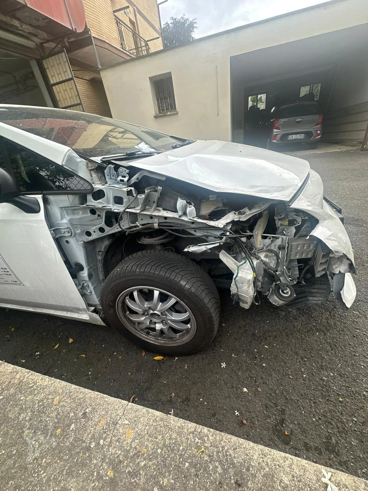 Toyota Prius 1.8 HYBRID  PRIUS +  - изображение 3