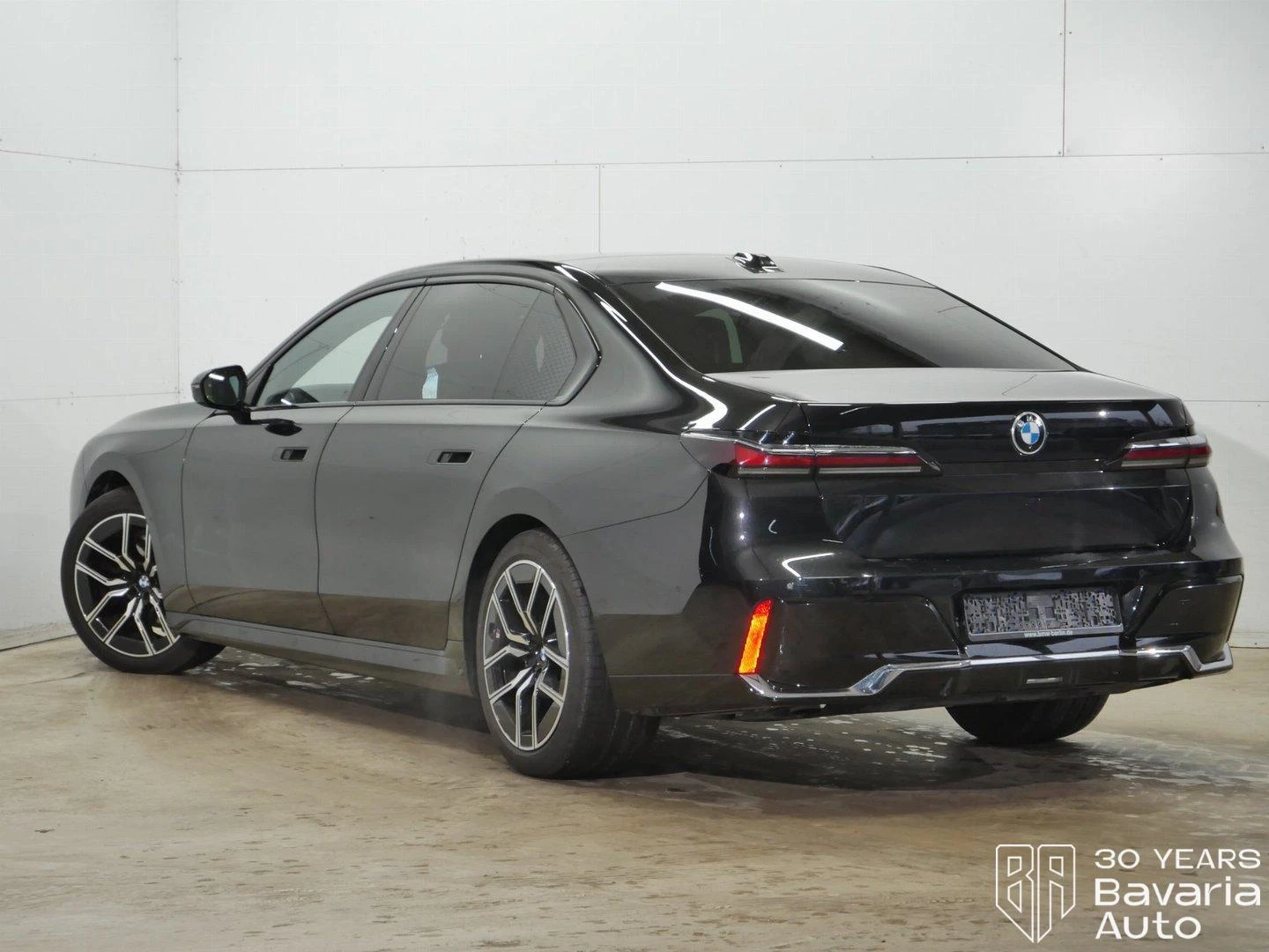 BMW 740 d xDrive M Sport Paket Sportautomatic - изображение 2