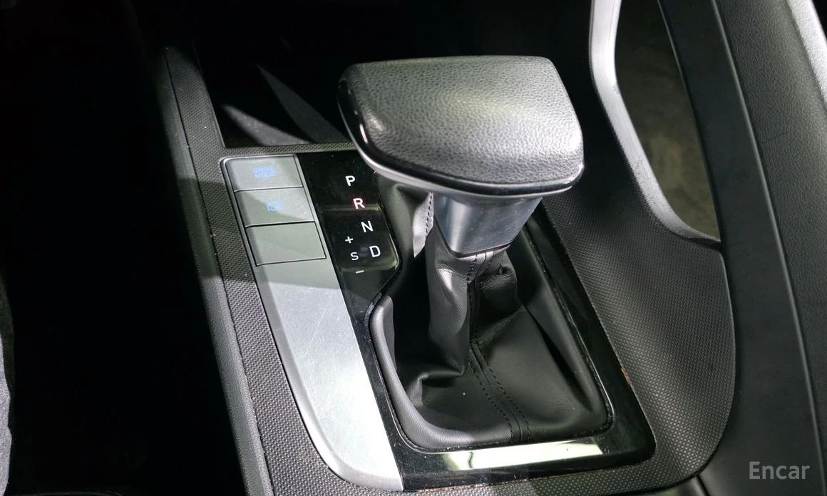 Hyundai Elantra, снимка 9 - Автомобили и джипове - 54039366