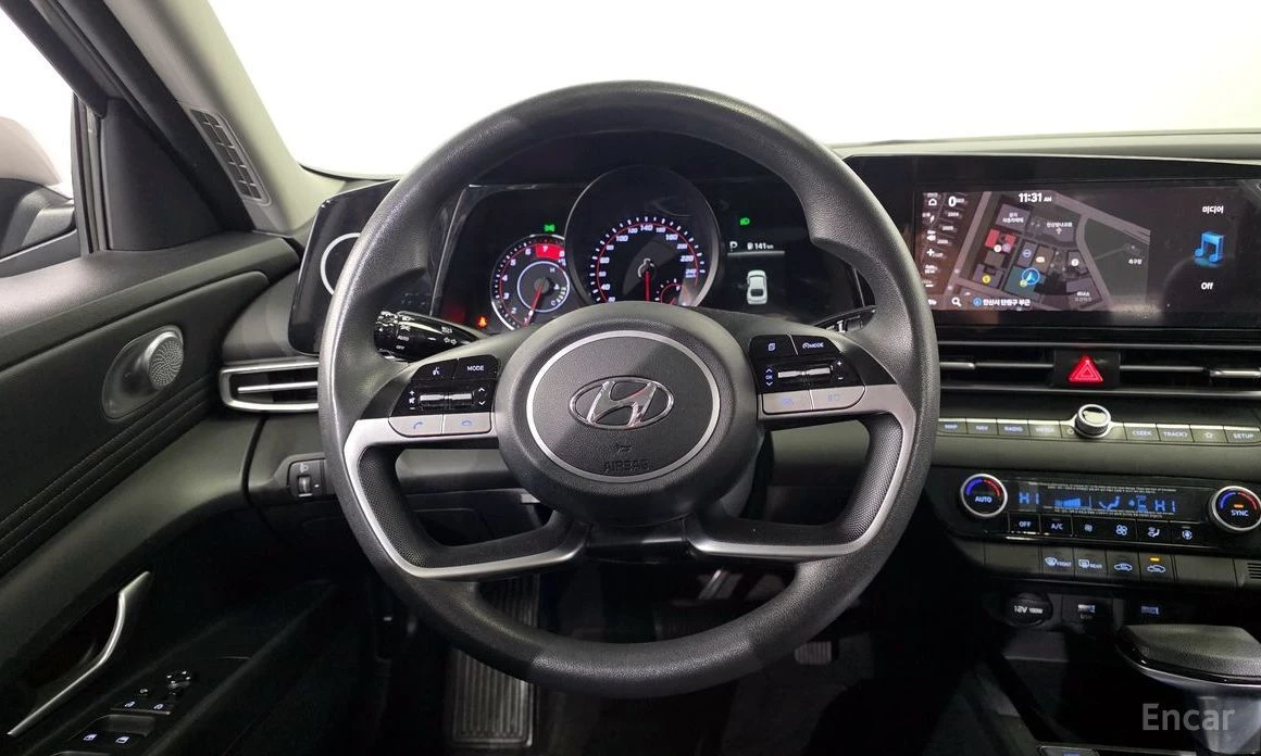 Hyundai Elantra, снимка 13 - Автомобили и джипове - 54039366