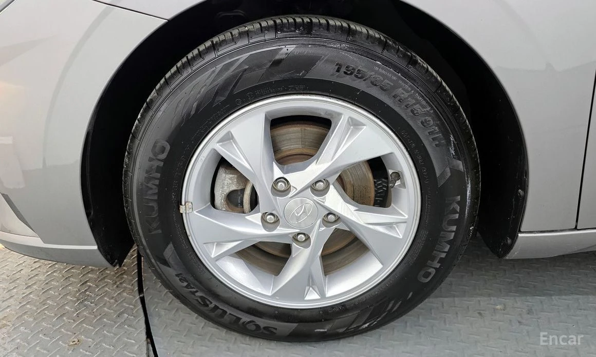 Hyundai Elantra, снимка 5 - Автомобили и джипове - 54039366