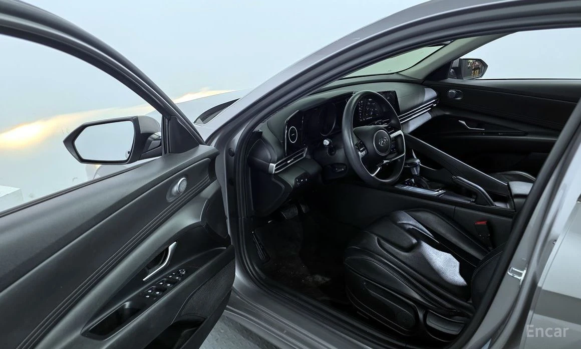 Hyundai Elantra, снимка 10 - Автомобили и джипове - 54039366