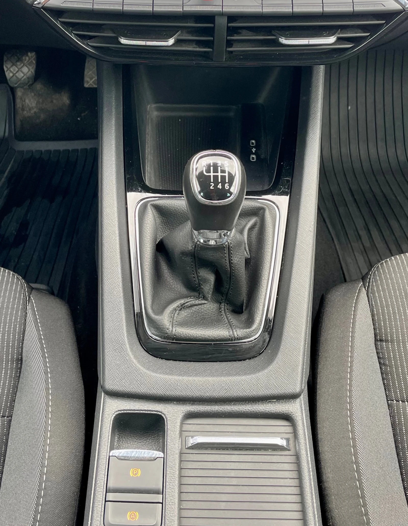 Skoda Octavia 2.0 D //ЛИЗИНГ: 195 евро / месец //, снимка 12 - Автомобили и джипове - 54092158