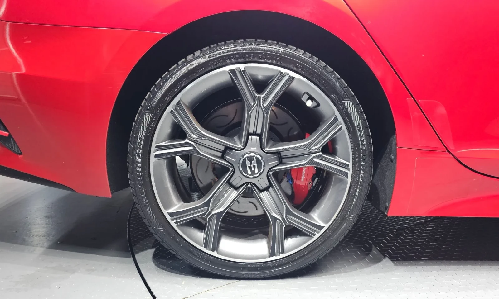 Kia Stinger GT/AWD/CARBON/ПОДГРЕВИ/ОБДУХВАНЕ/ПАНО/HUD, снимка 5 - Автомобили и джипове - 54881018