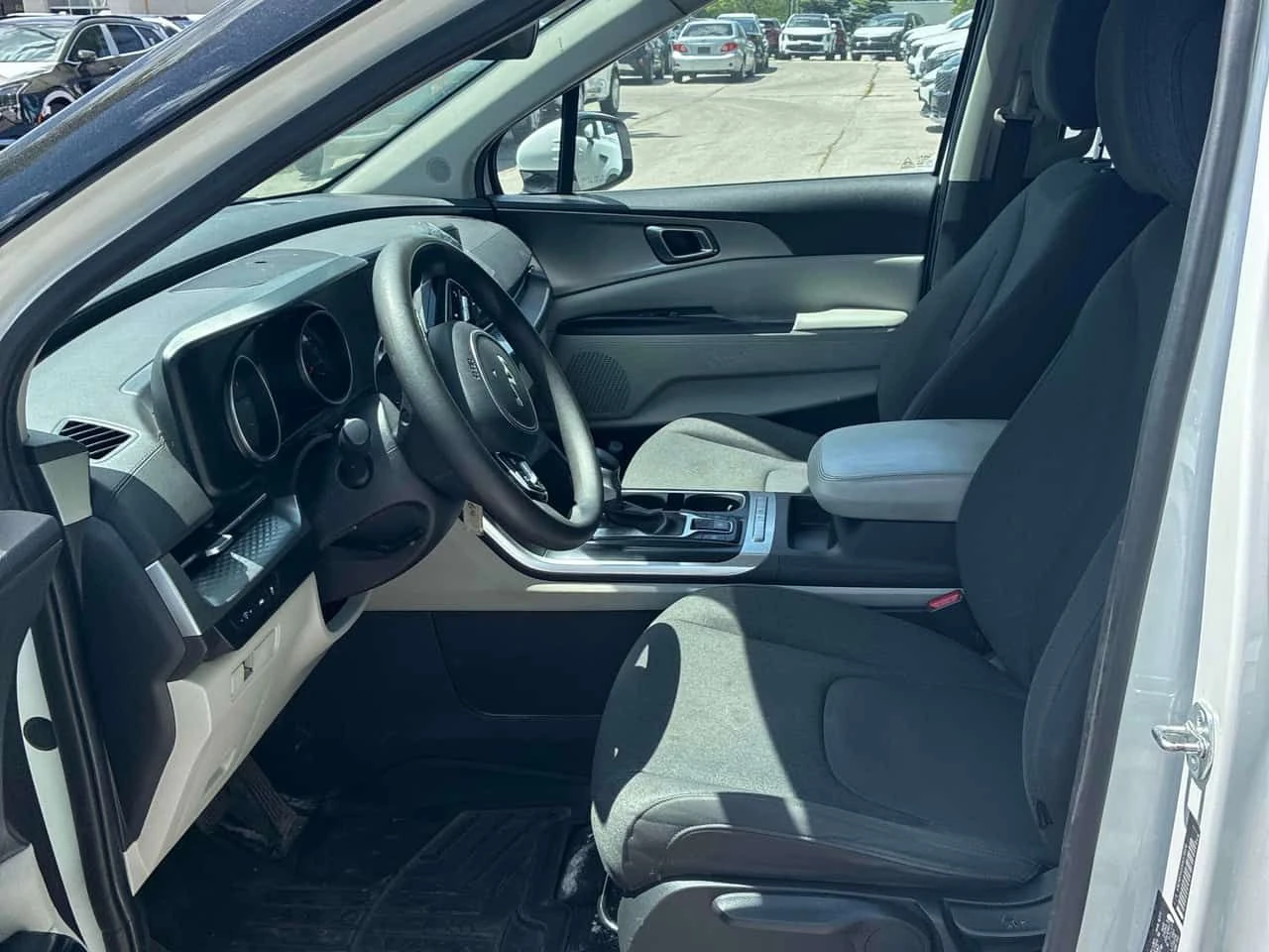 Kia Carnival * FWD * АВТОКРЕДИТ БЕЗ ПЪРВОНАЧАЛНА ВНОСКА* , снимка 5 - Автомобили и джипове - 55023705