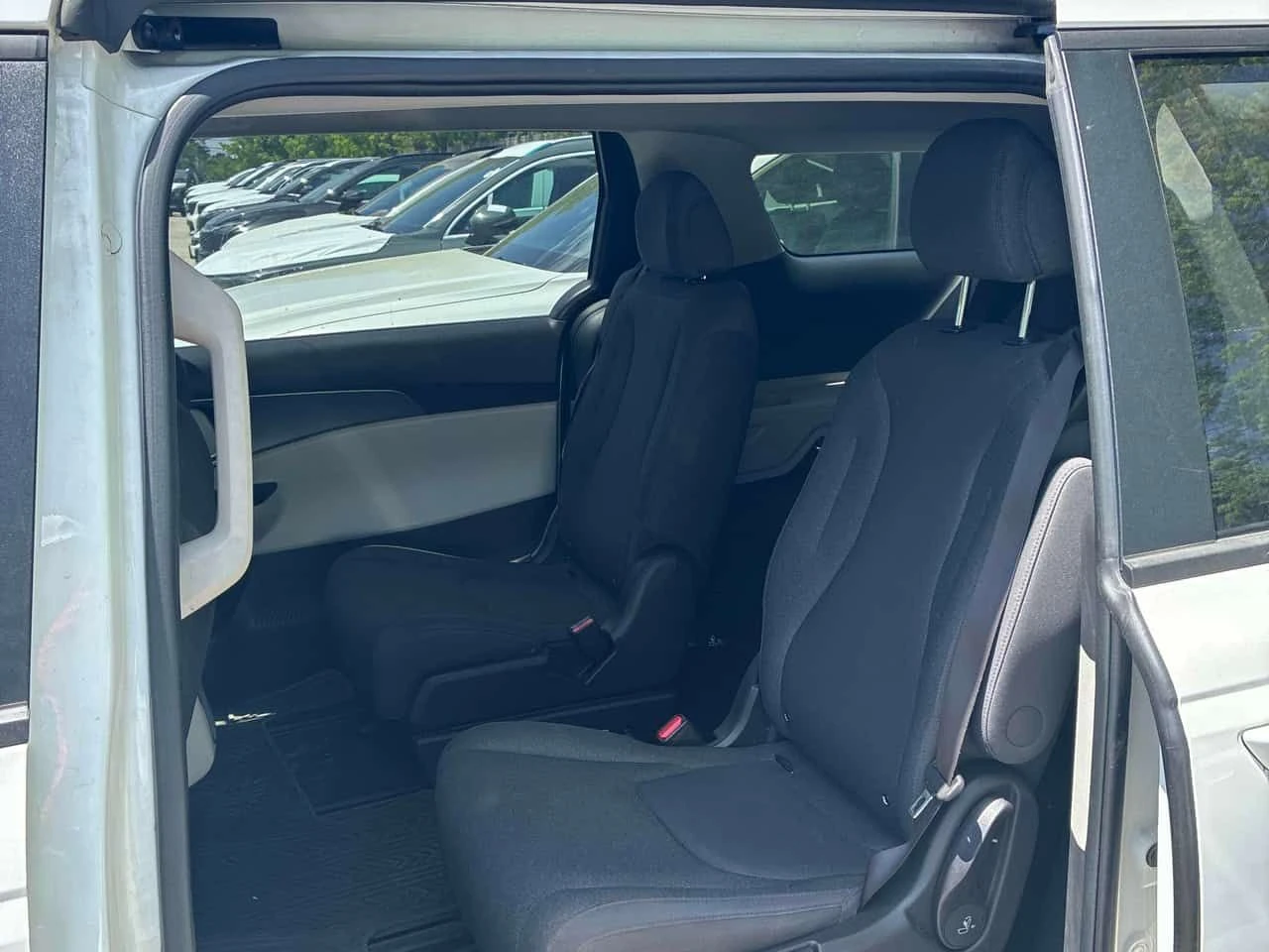 Kia Carnival * FWD * АВТОКРЕДИТ БЕЗ ПЪРВОНАЧАЛНА ВНОСКА* , снимка 11 - Автомобили и джипове - 55023705