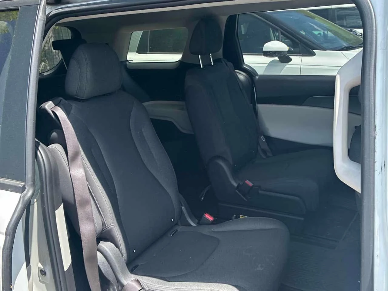 Kia Carnival * FWD * АВТОКРЕДИТ БЕЗ ПЪРВОНАЧАЛНА ВНОСКА* , снимка 13 - Автомобили и джипове - 55023705