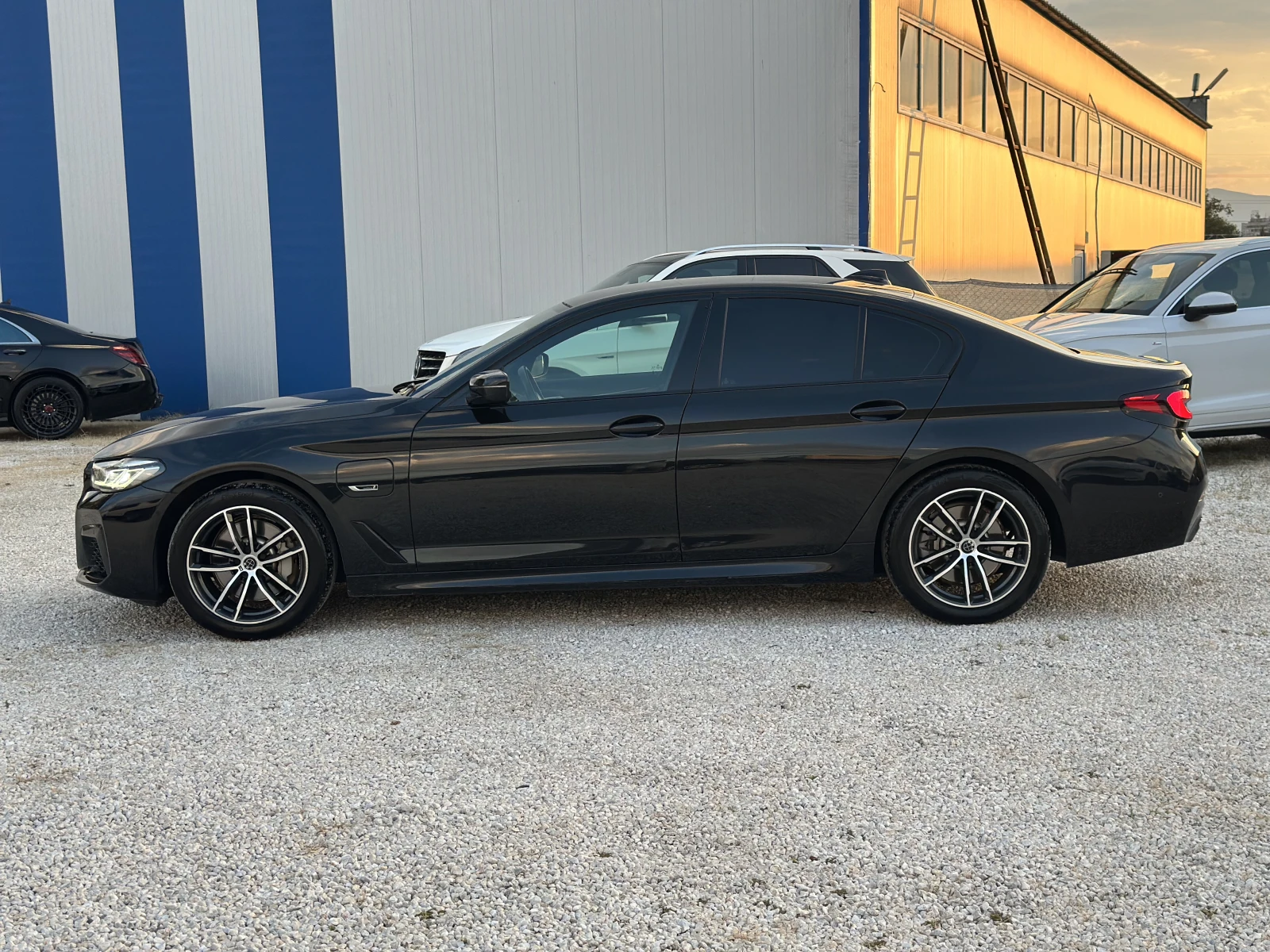 BMW 530E  iPerformance | M PACK | SHADOW LINE, снимка 4 - Автомобили и джипове - 55069403