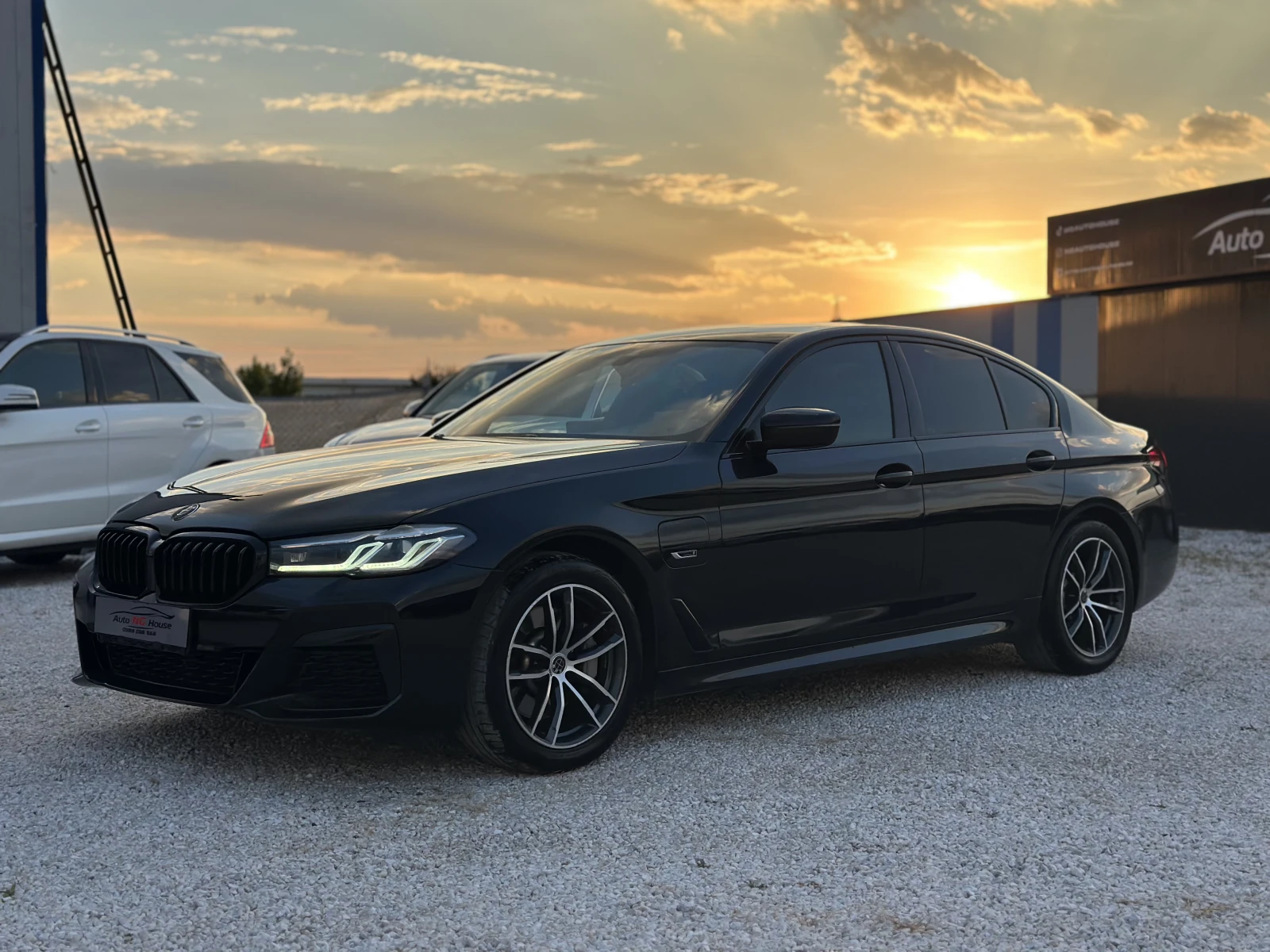 BMW 530E  iPerformance | M PACK | SHADOW LINE, снимка 3 - Автомобили и джипове - 55069403