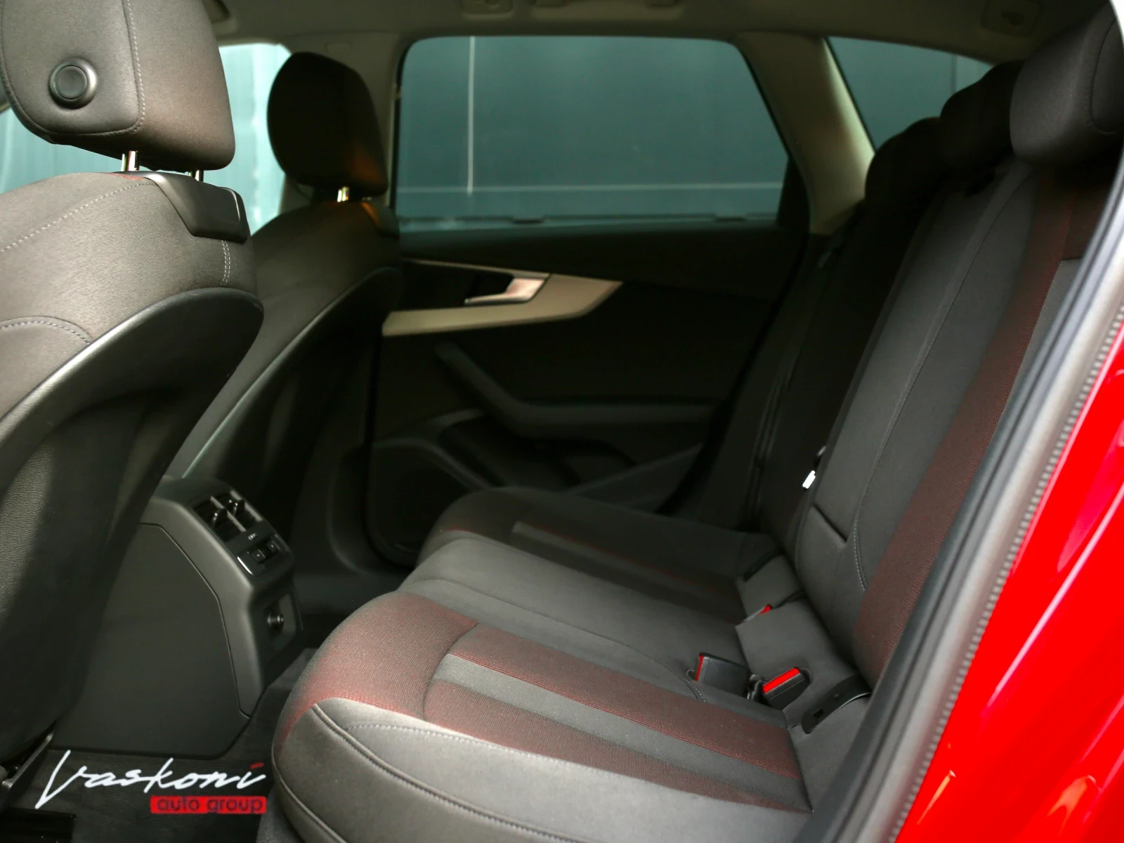 Audi A4 50 TDI Quattro S Line, снимка 15 - Автомобили и джипове - 55804847