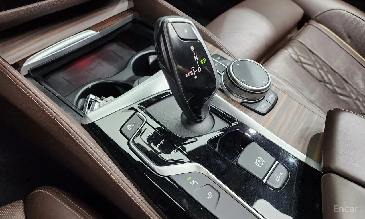 BMW 530 i xDrive M Sport* ФИКСИРАНА ЦЕНА* , снимка 9 - Автомобили и джипове - 56104112
