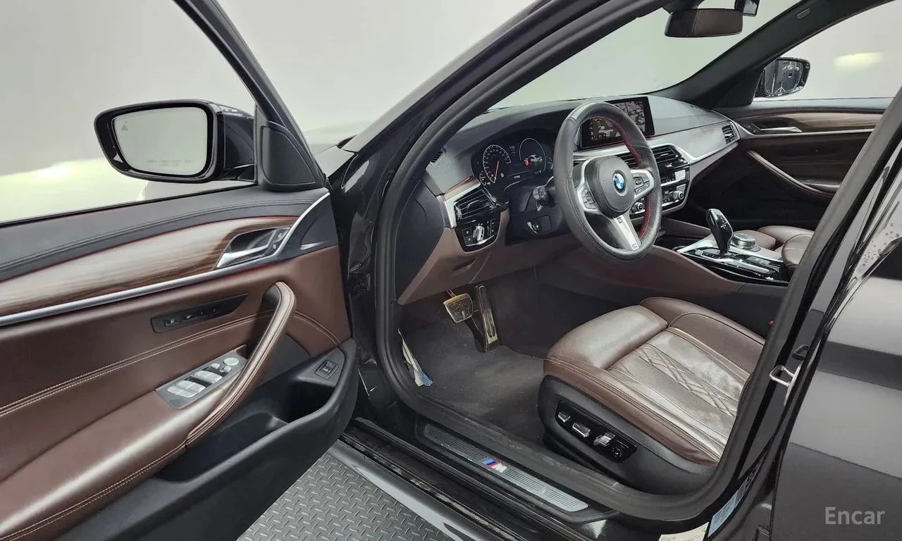 BMW 530 i xDrive M Sport* ФИКСИРАНА ЦЕНА* , снимка 10 - Автомобили и джипове - 56104112