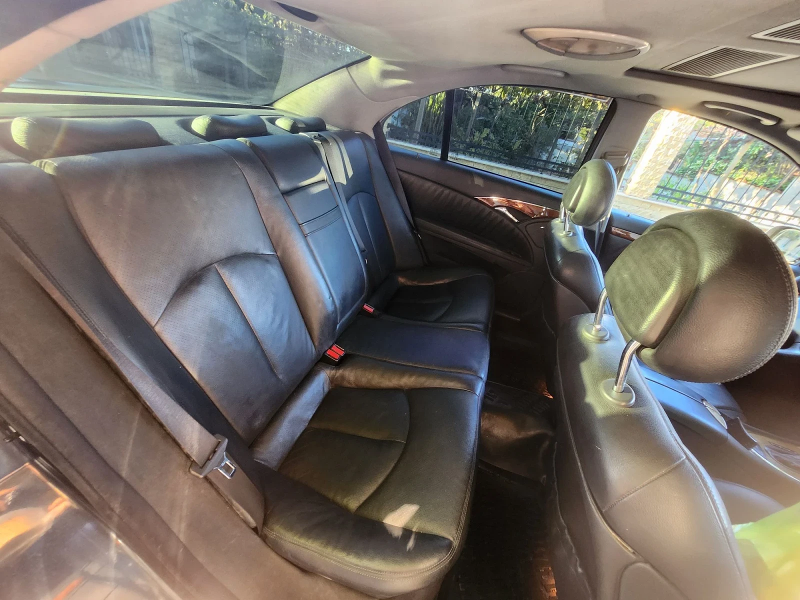 Mercedes-Benz E 220, снимка 11 - Автомобили и джипове - 56342564