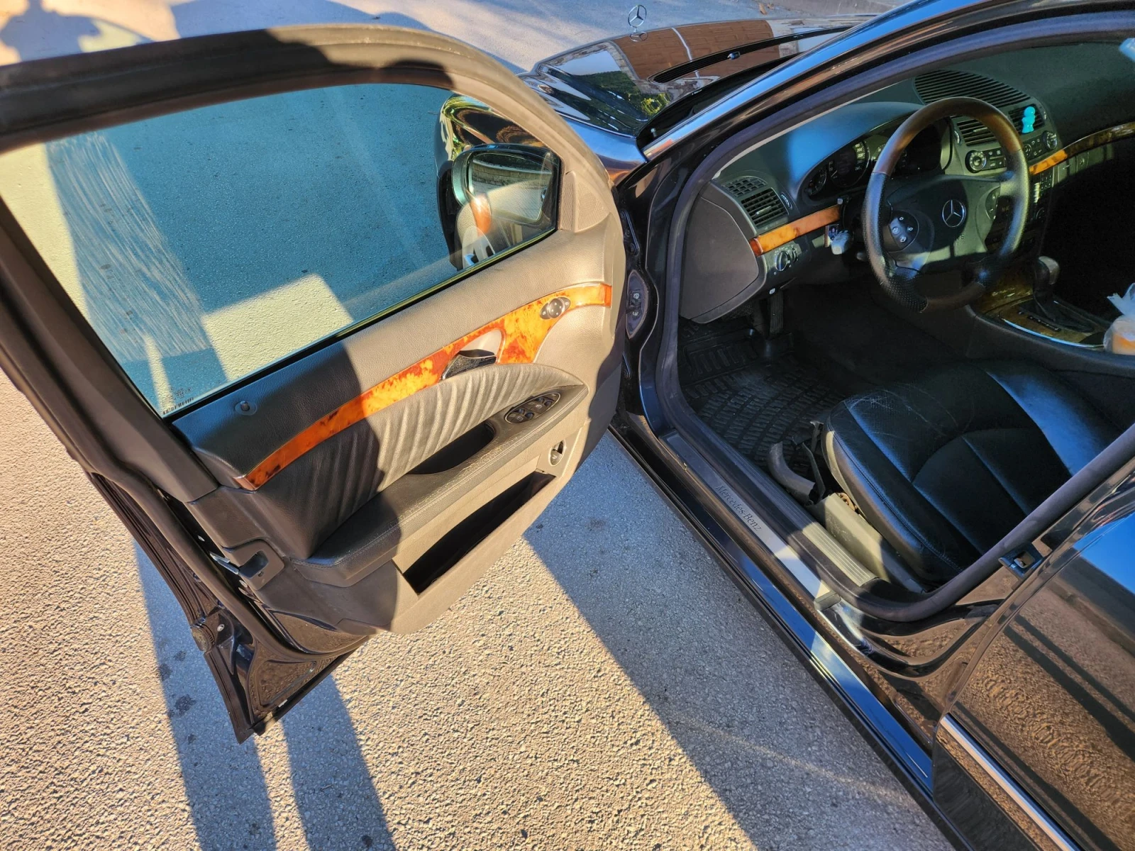 Mercedes-Benz E 220, снимка 5 - Автомобили и джипове - 56342564